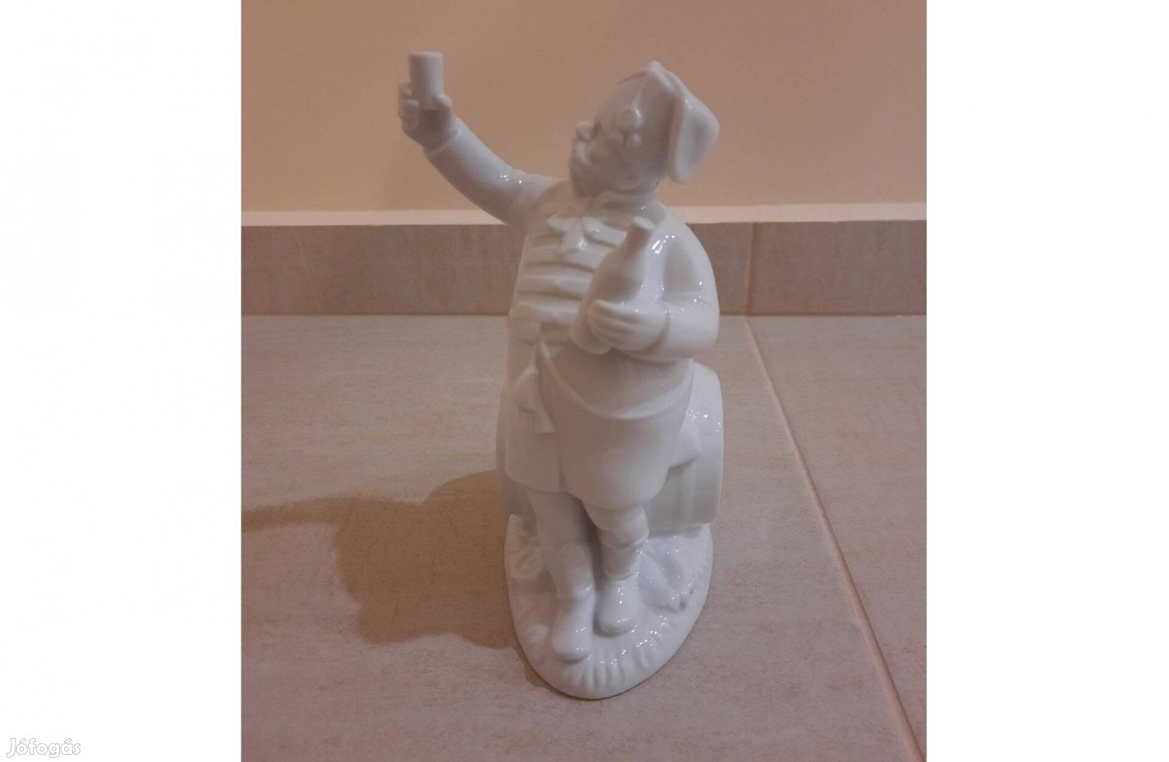 Fehér Herendi porcelán tokaji birivó, borozó figura eladó!