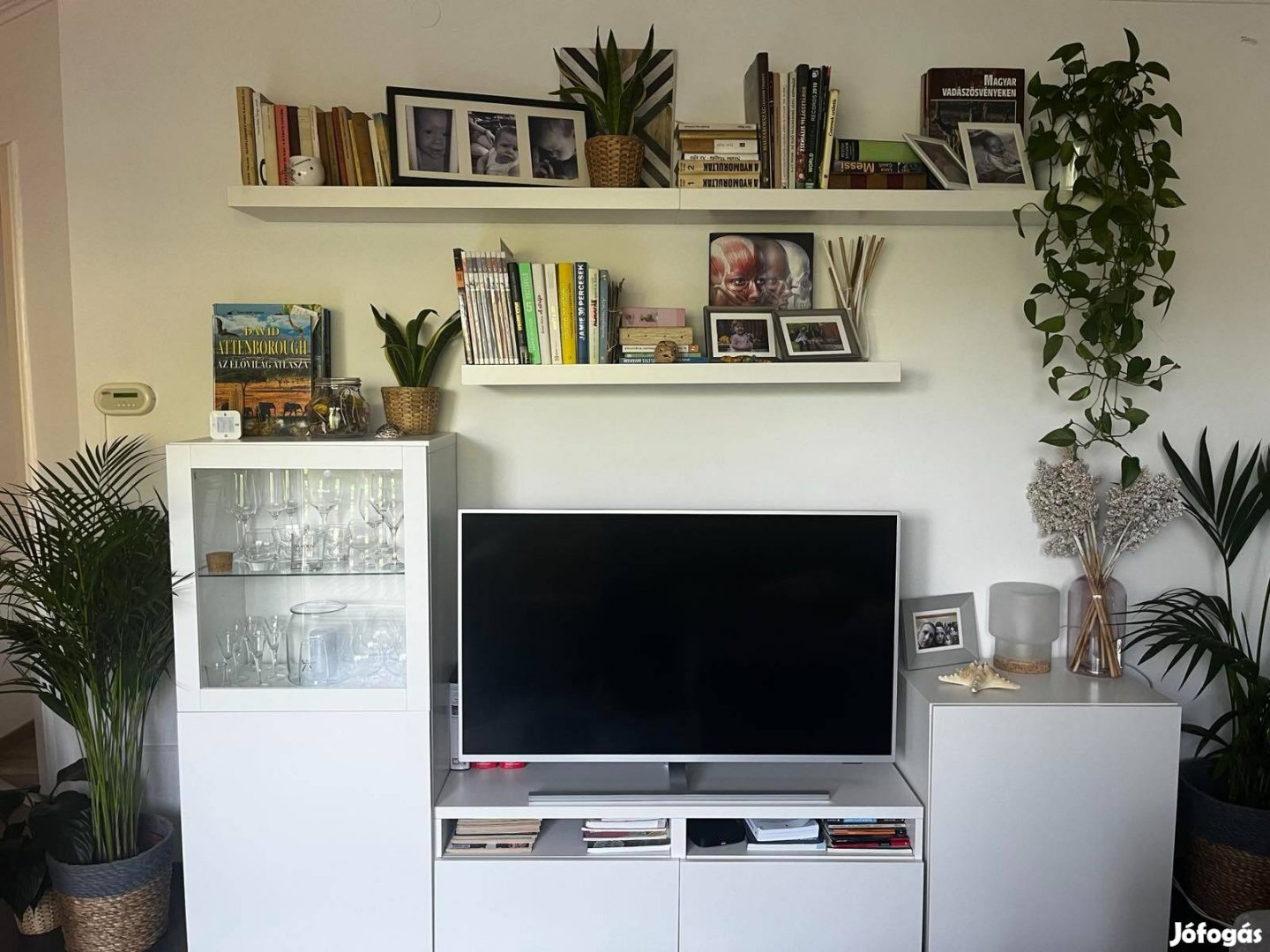 Fehér IKEA-s Besta nappali TV szekrény