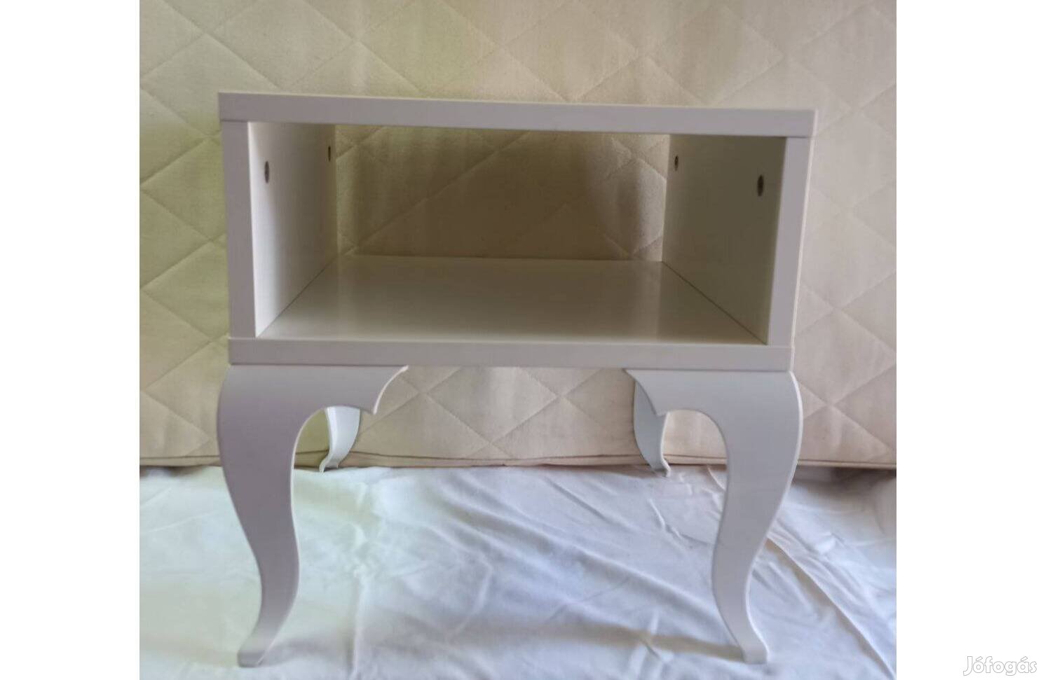 Fehér Ikea barokk éjjeliszekrény