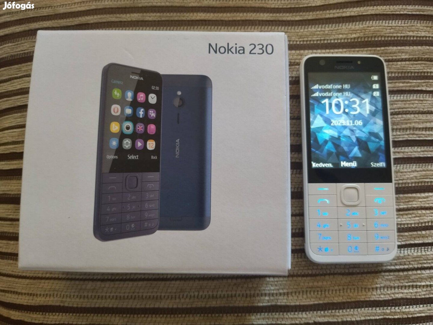 Fehér Nokia 230ds kártyafüggetlen mobiltelefon dual sim 