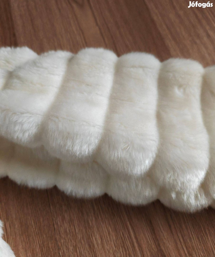 Fehér Uj állapotu női szőrme kabátka