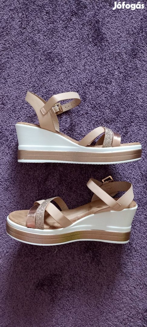 Fehér -arany színű szandál