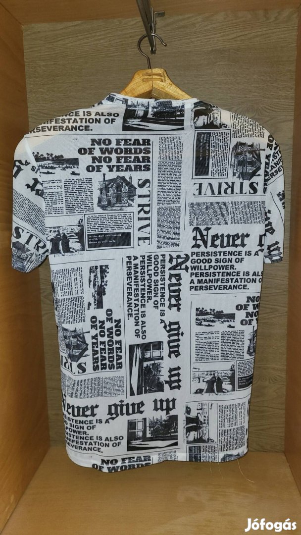 Fehér, mintás póló