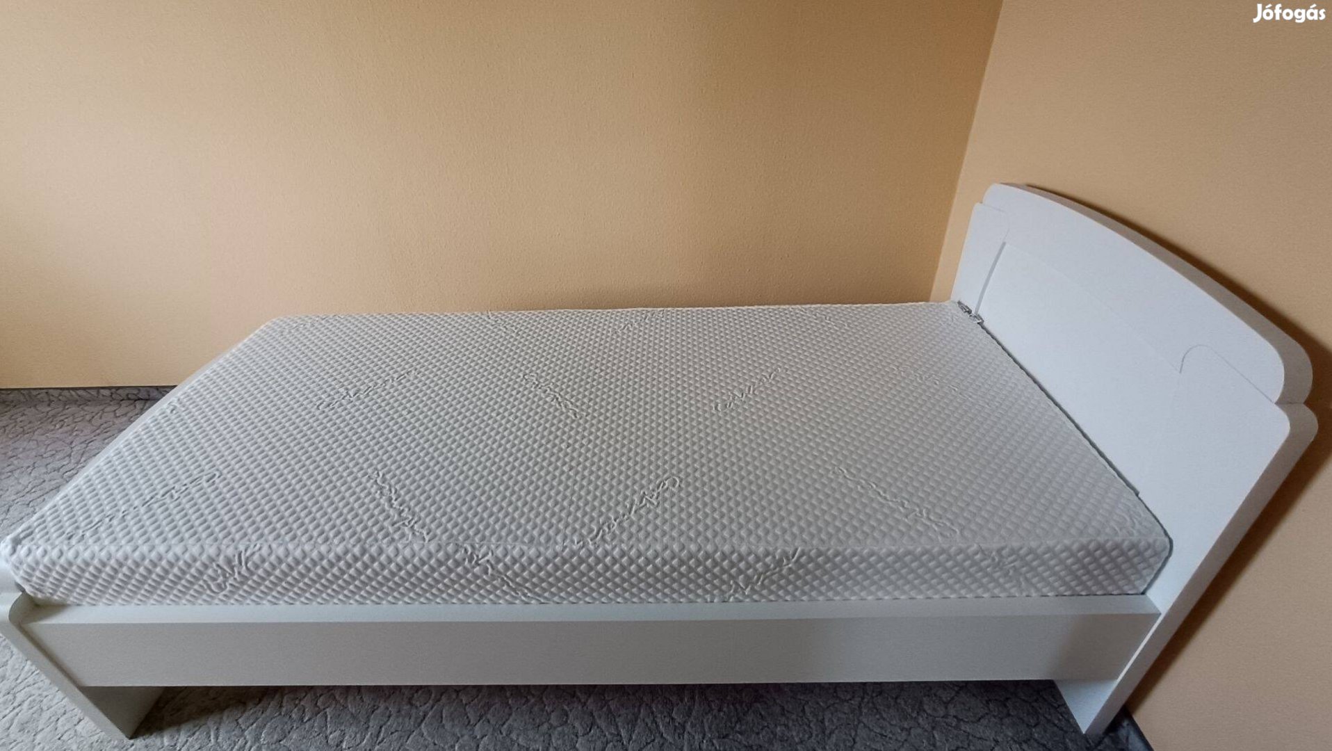Fehér ágykeret kókusz matraccal nagyon jó állapotban 90x200 cm