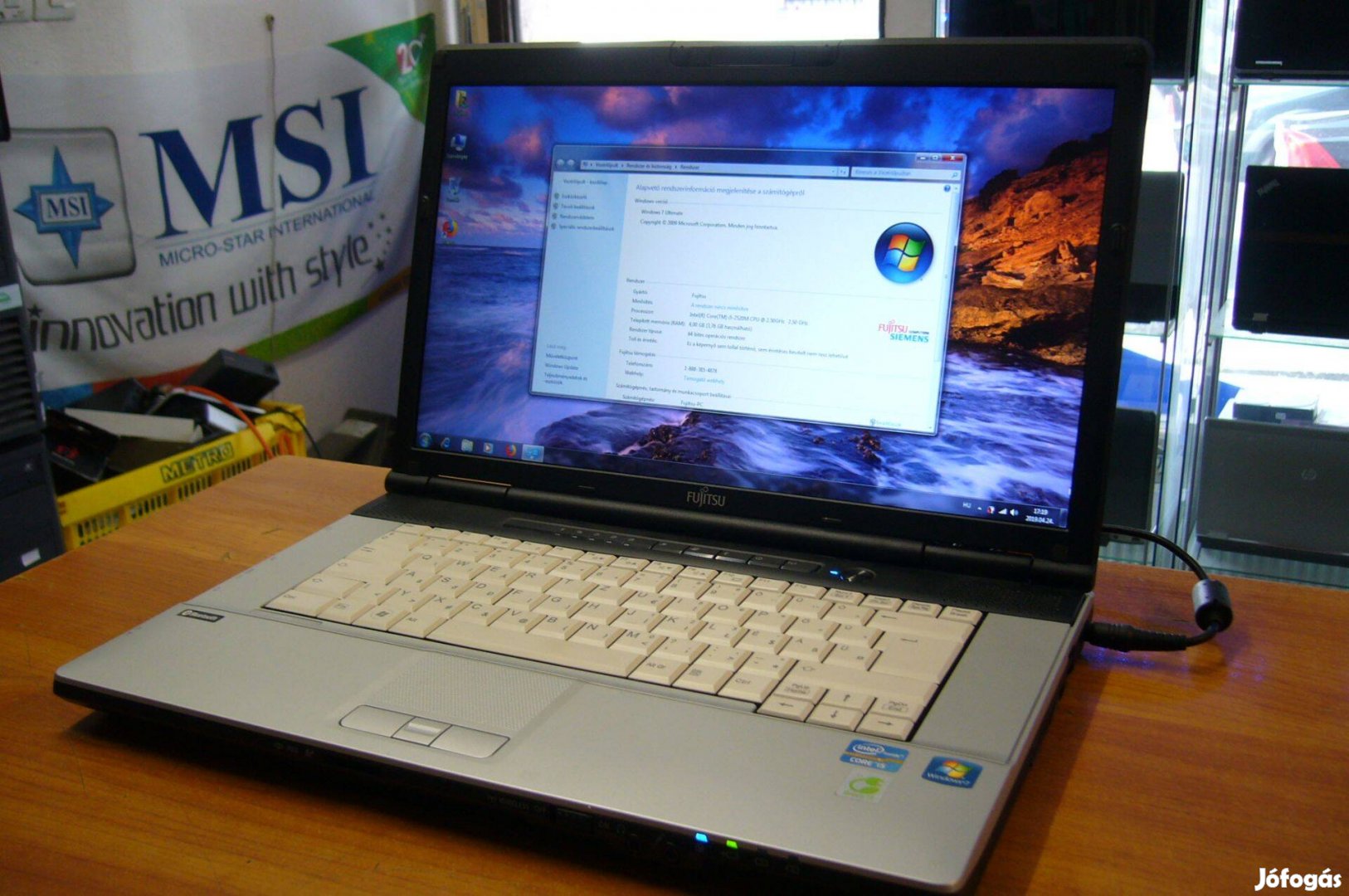 Fehér billentyűs Fujitsu notebook 120 GB SSD-vel! Akcióó!