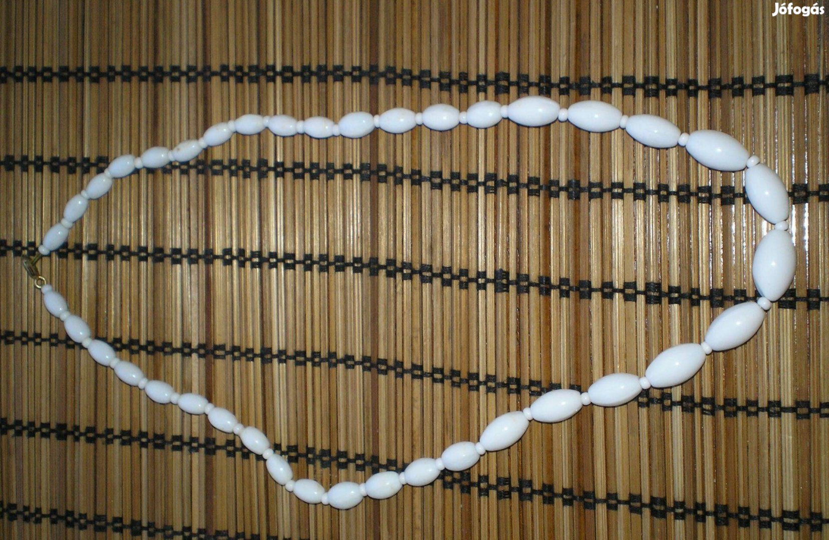 Fehér bizsu női nyaklánc szép állapotban eladó