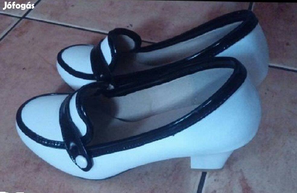 Fehér cipő 39 új
