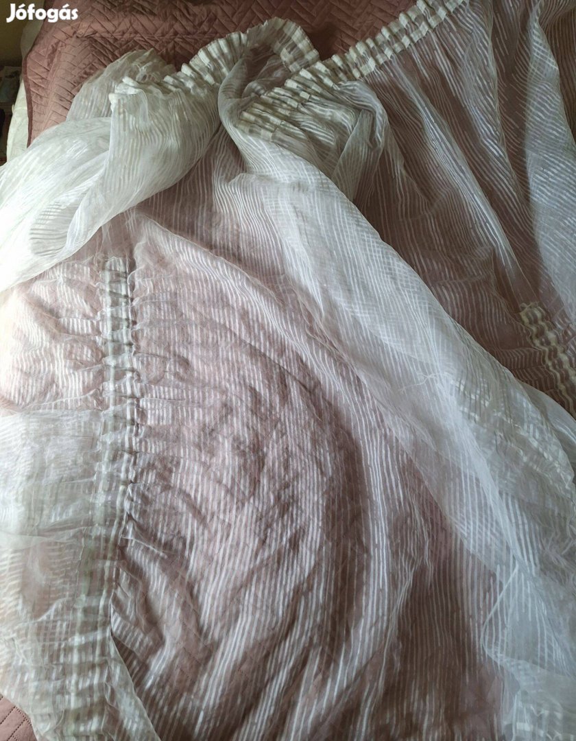 Fehér csíkos függöny ( H: 180 / SZ: 440 )
