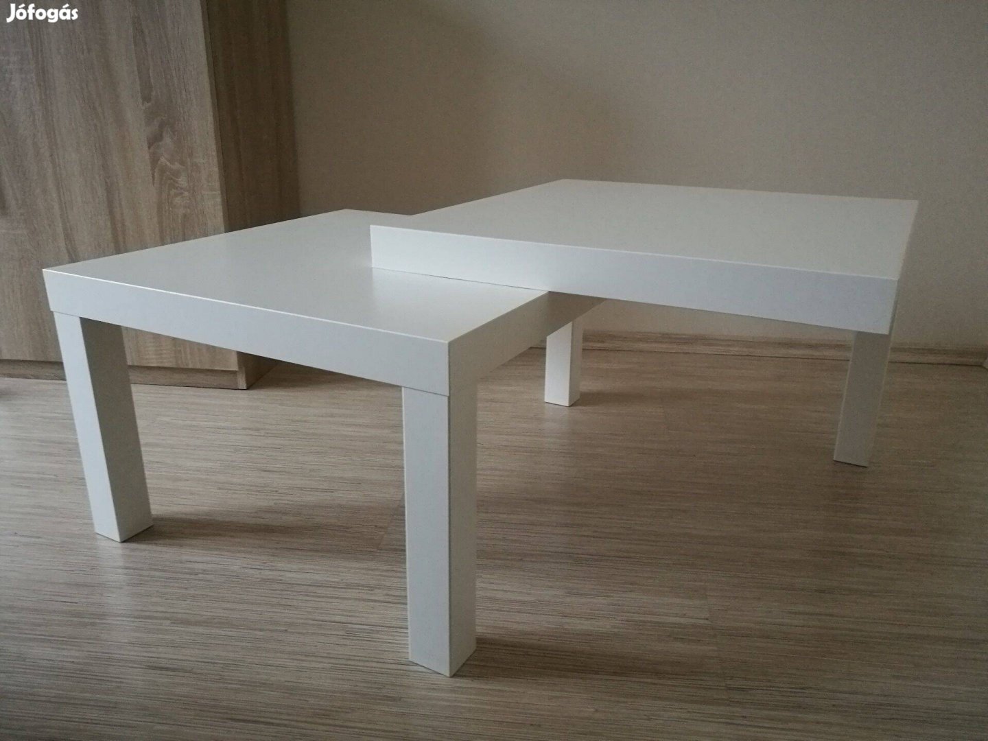 Fehér design dohányzó asztal újonnan eladó