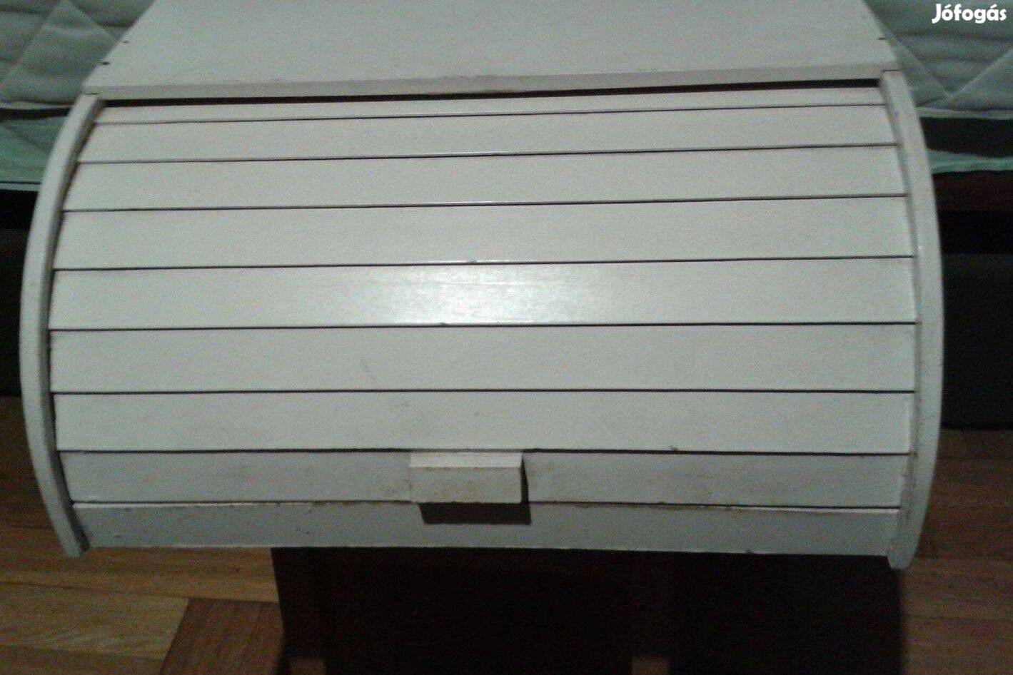 Fehér fa kenyértartó doboz
