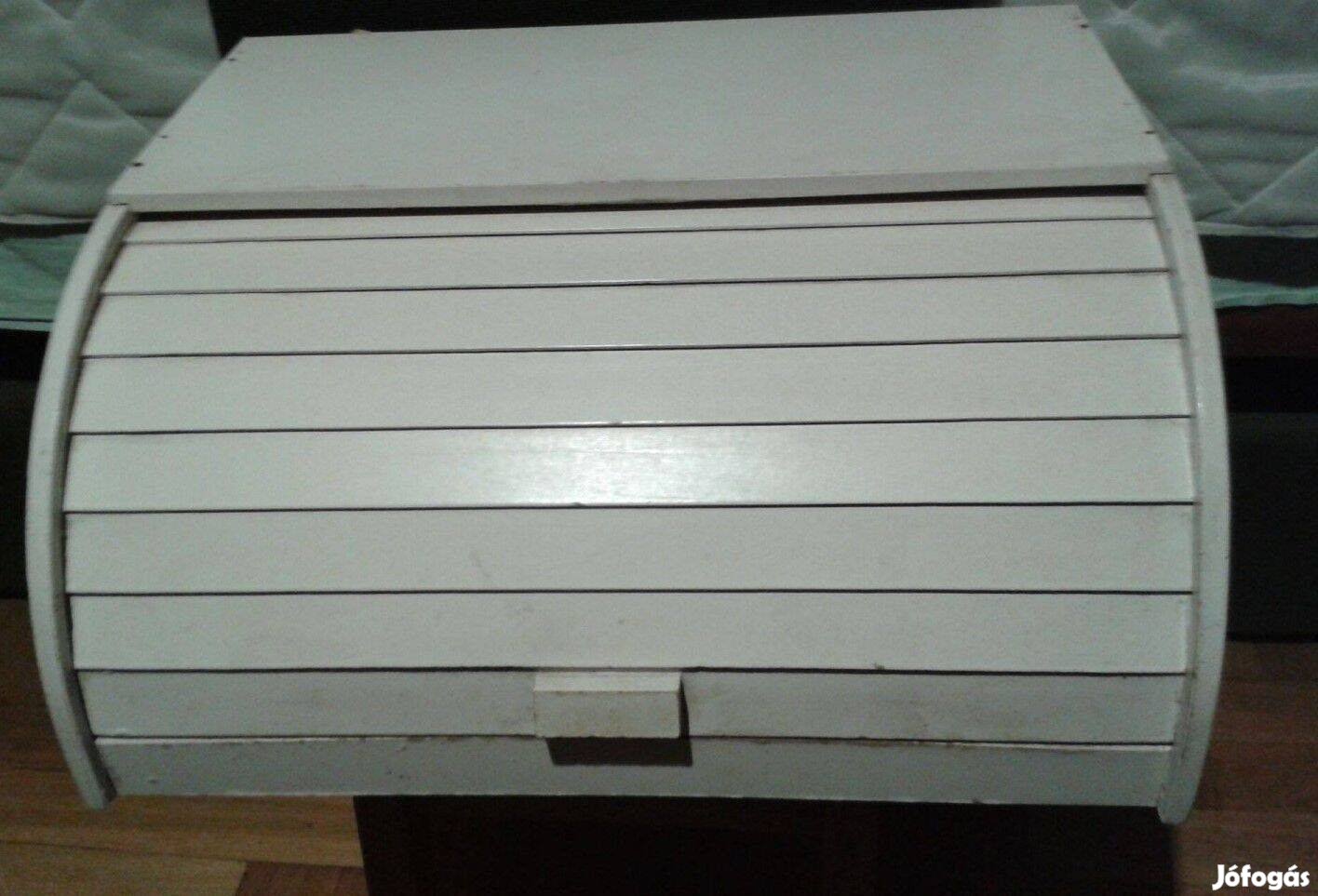 Fehér fa redőnyös kenyértartó
