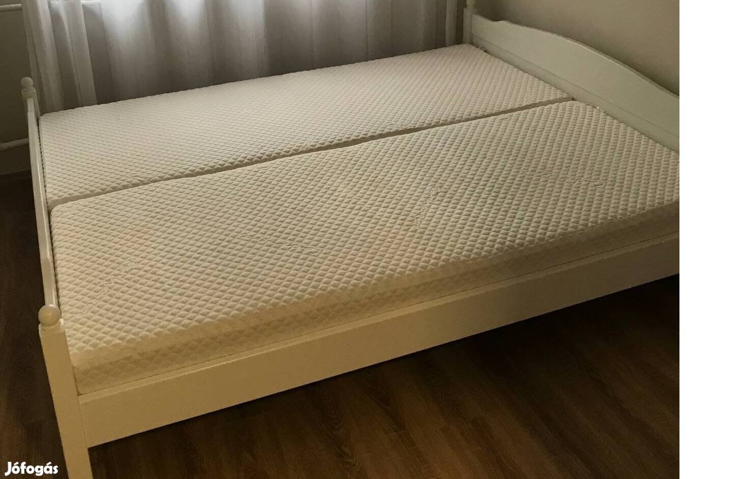 Fehér faágy mtraccal