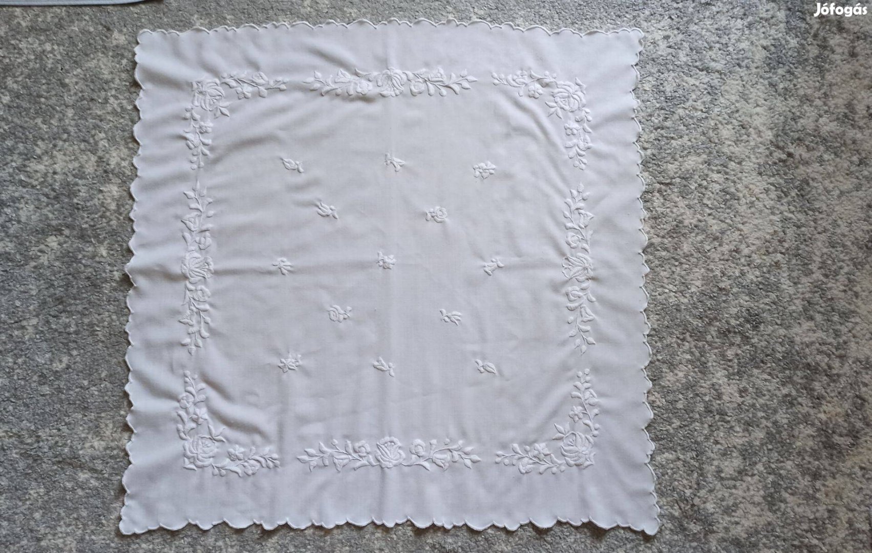 Fehér fehérrel hímzett terítő 70 cm x 70 cm