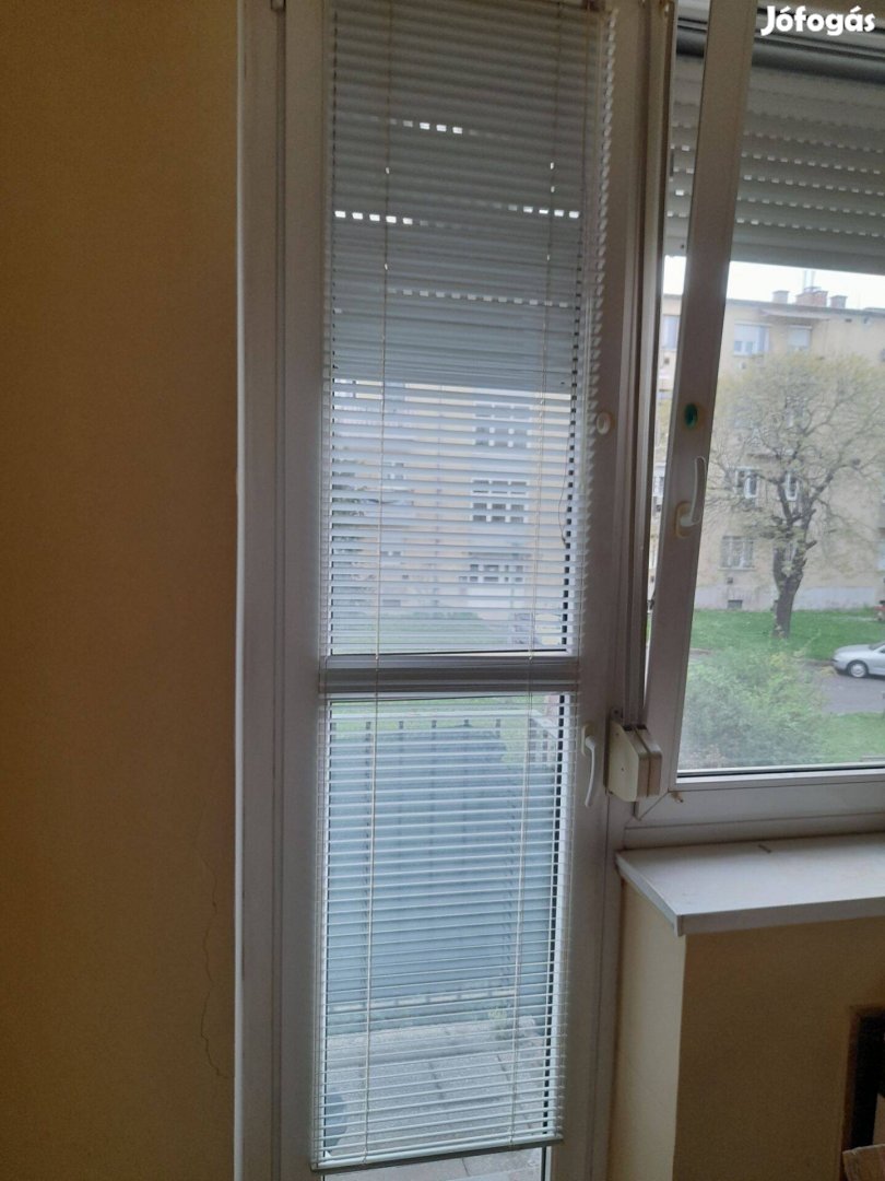 Fehér fém reluxa 45-48cm széles jó állapotban ablak erkélyajtó