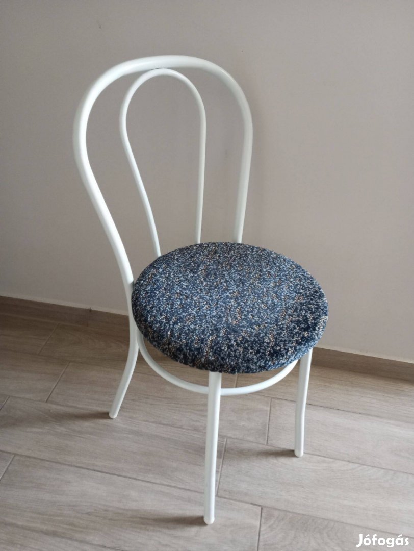 Fehér fémvázas konyhai szék
