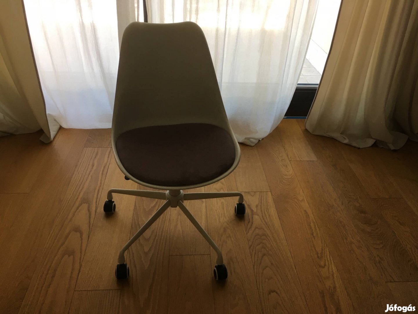 Fehér forgószék gurulós irodai szék gyerek íróasztal szék