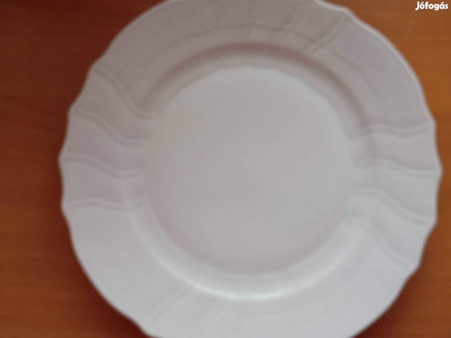 Fehér herendi porcelán lapos tányér 