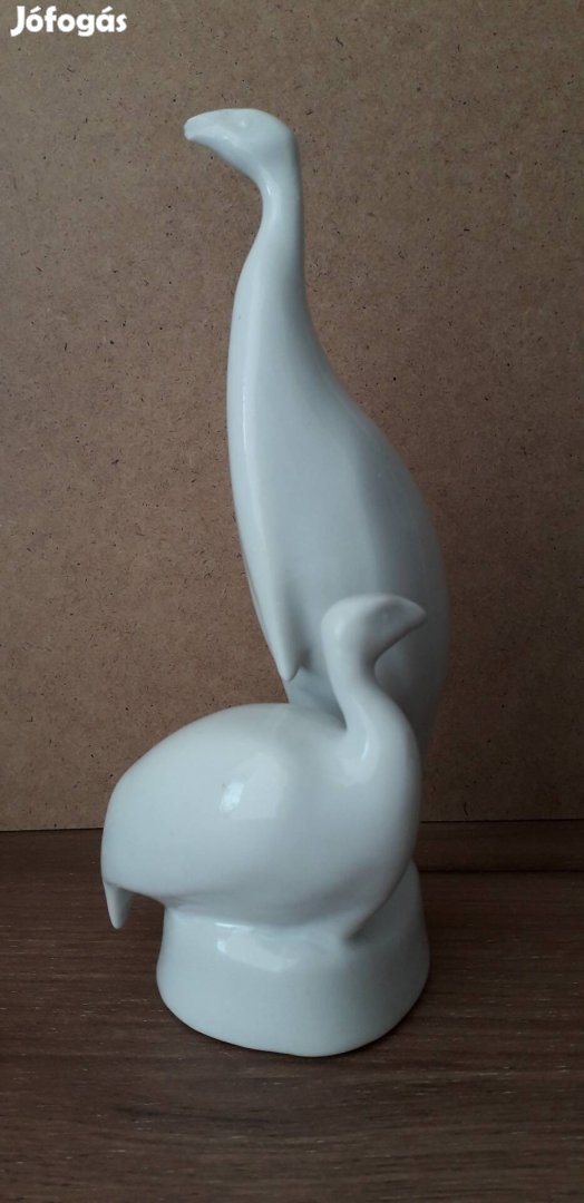 Fehér hollóházi porcelán gyöngytyúkpár figura.