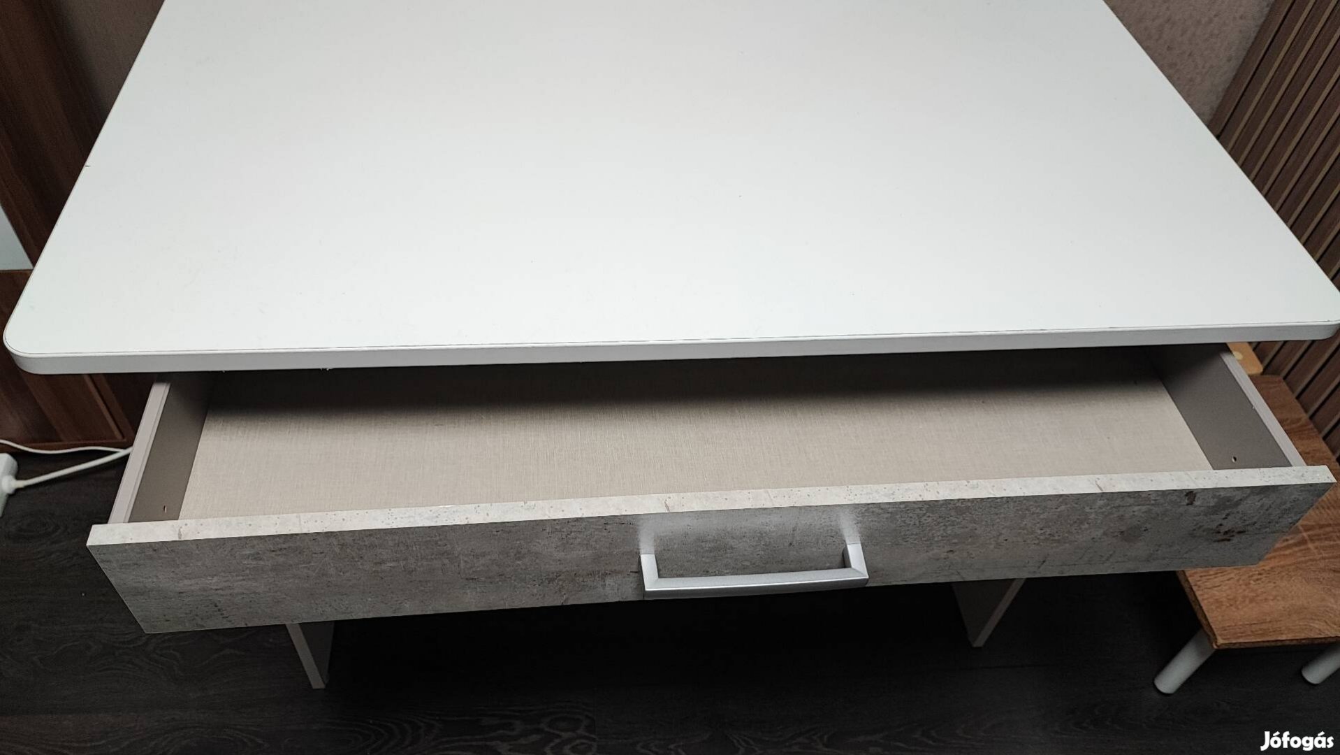 Fehér íróasztal/számítógép asztal eladó! 