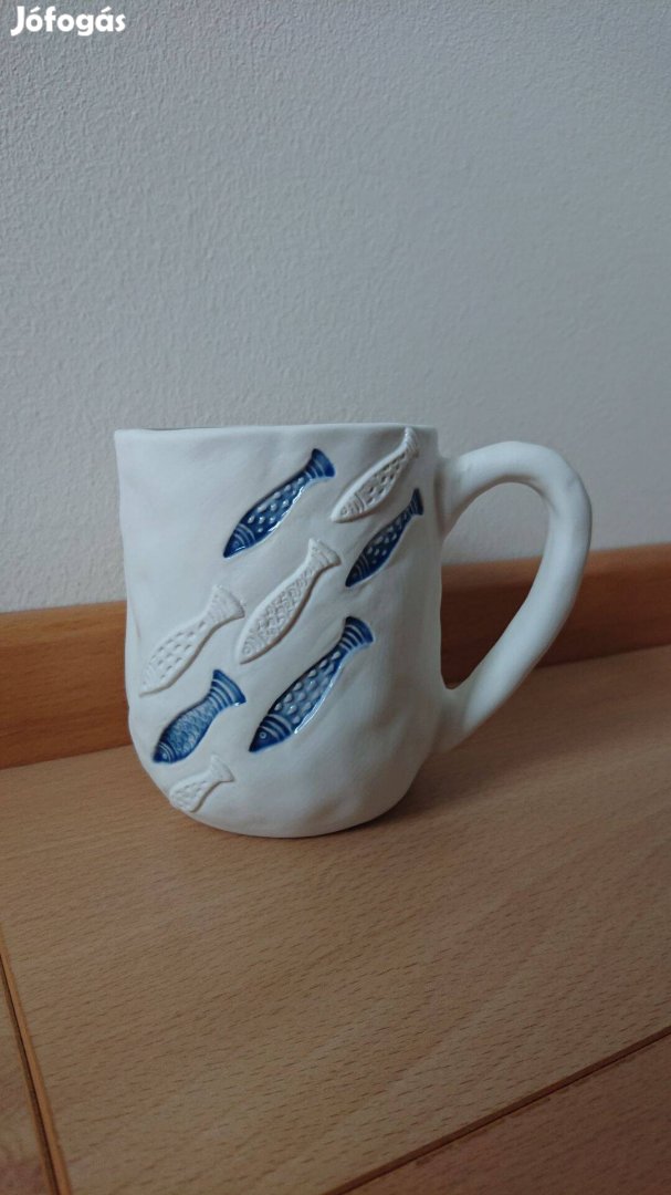Fehér kerámia bögre kék-fehér homorú és domború hal