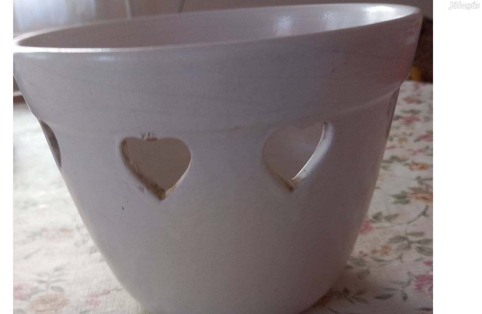 Fehér kerámia kaspó