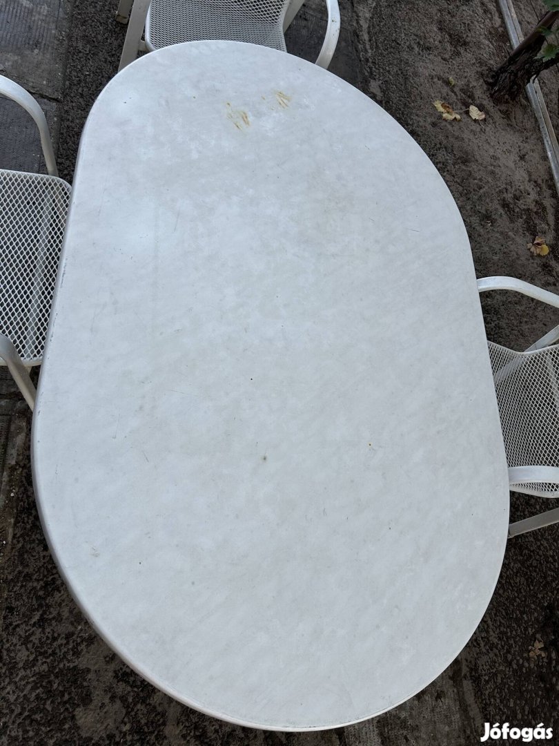 Fehér kerti bútor