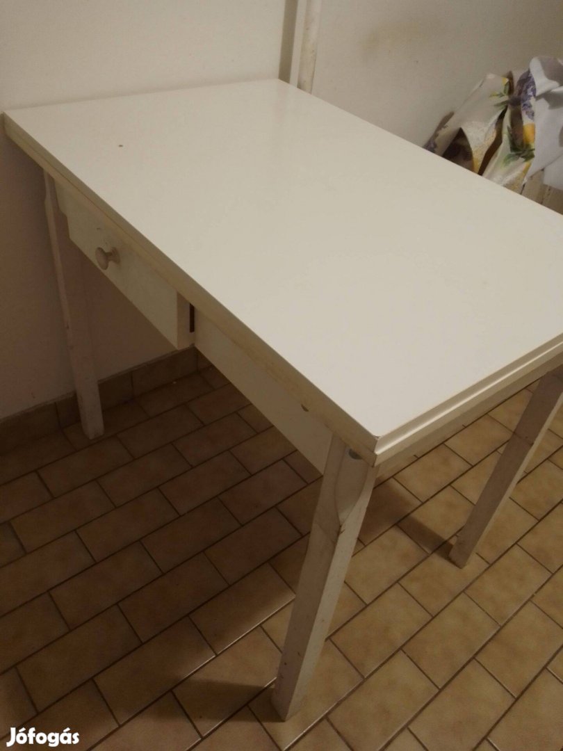 Fehér kinyitható konyhaasztal 1500 Ft