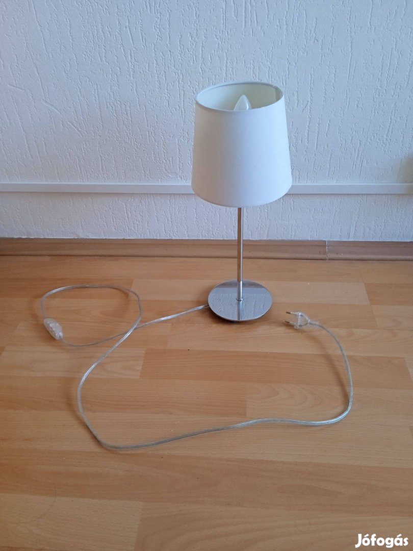 Fehér-króm asztali lámpa