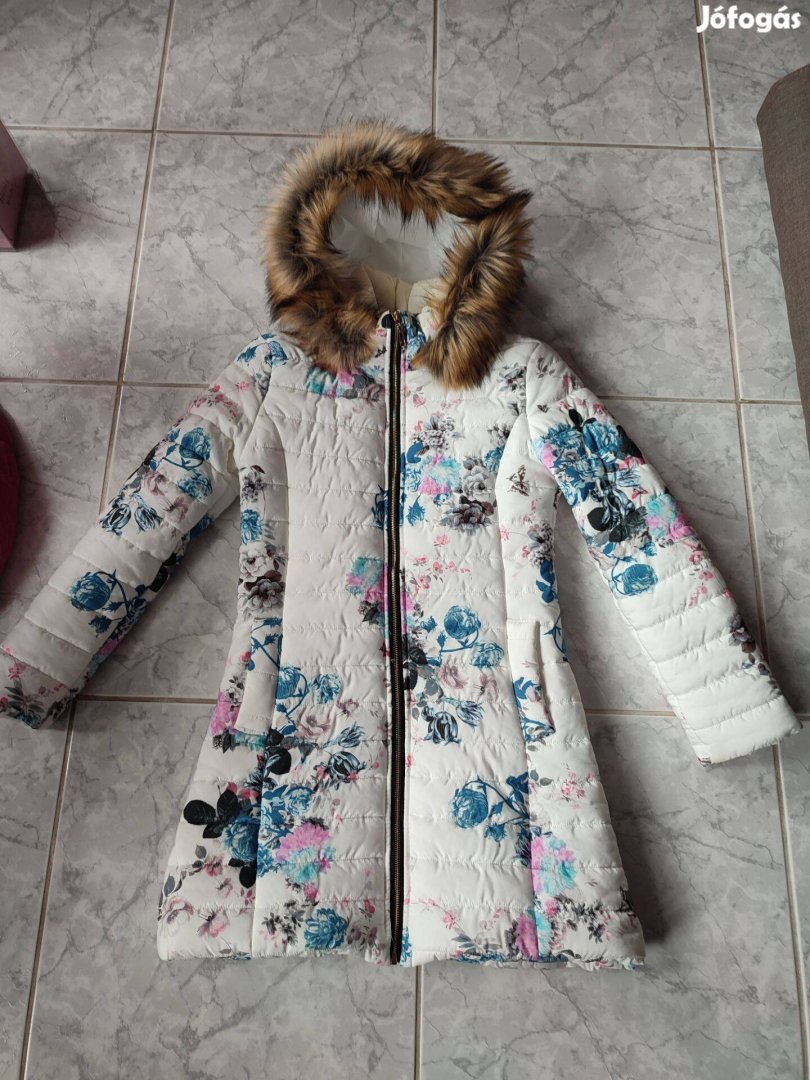 Fehér mintás női kabát