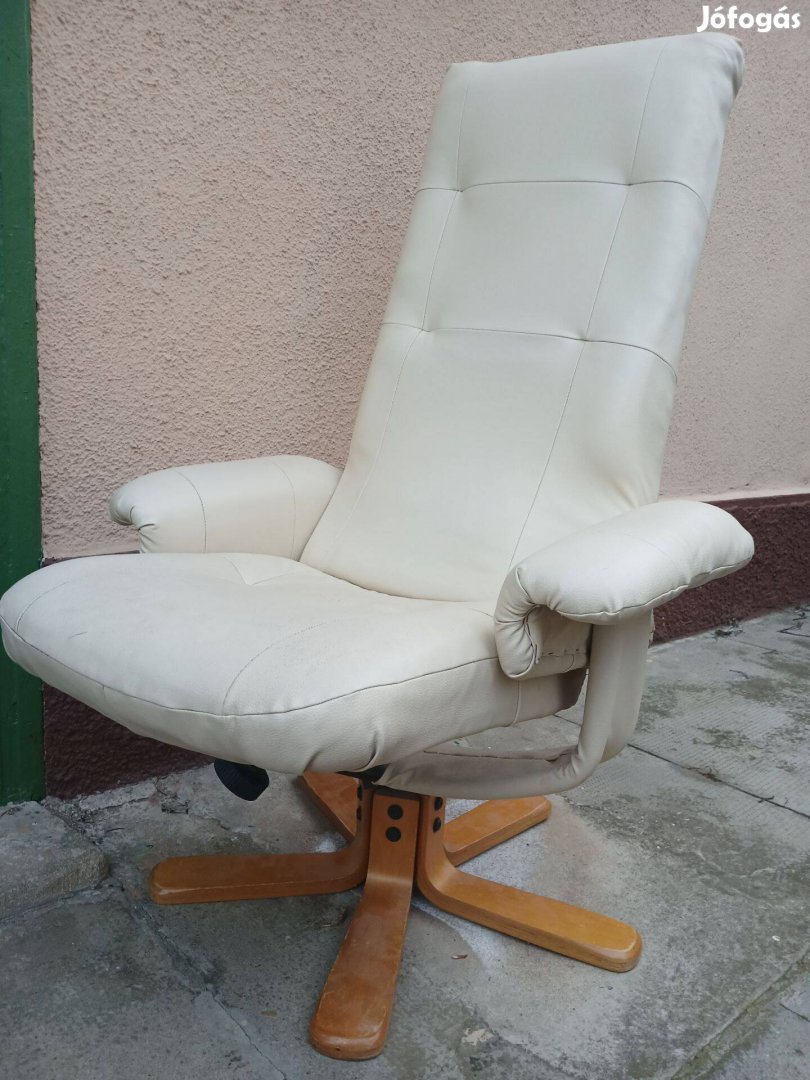 Fehér műbőr fotel