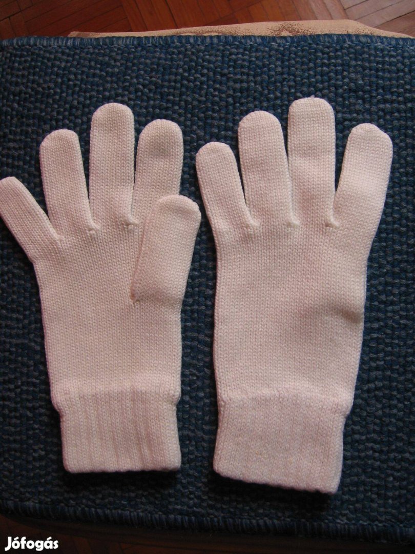 Fehér műszálas kesztyű