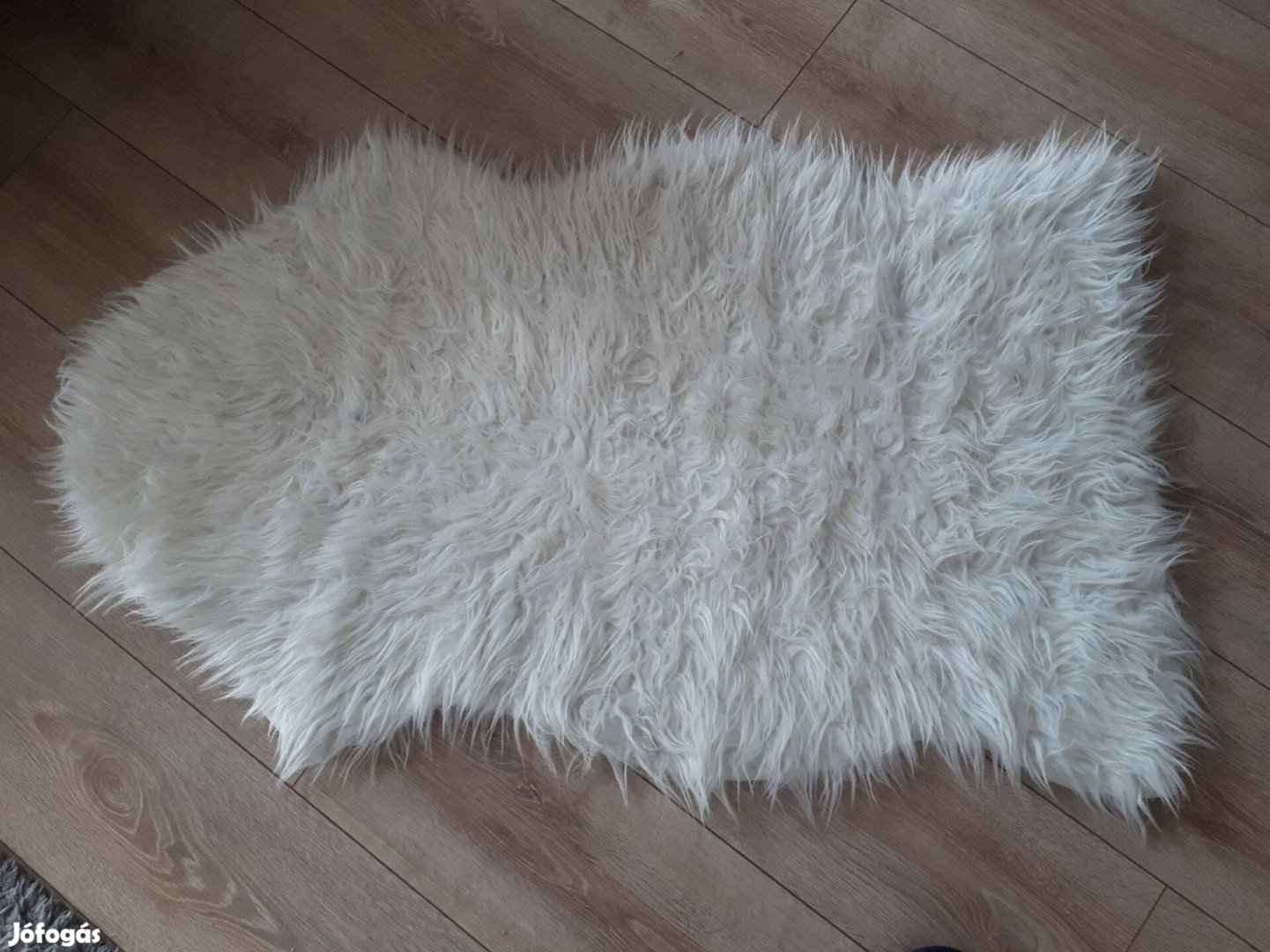 Fehér műszőrme szőnyeg 102x60 cm