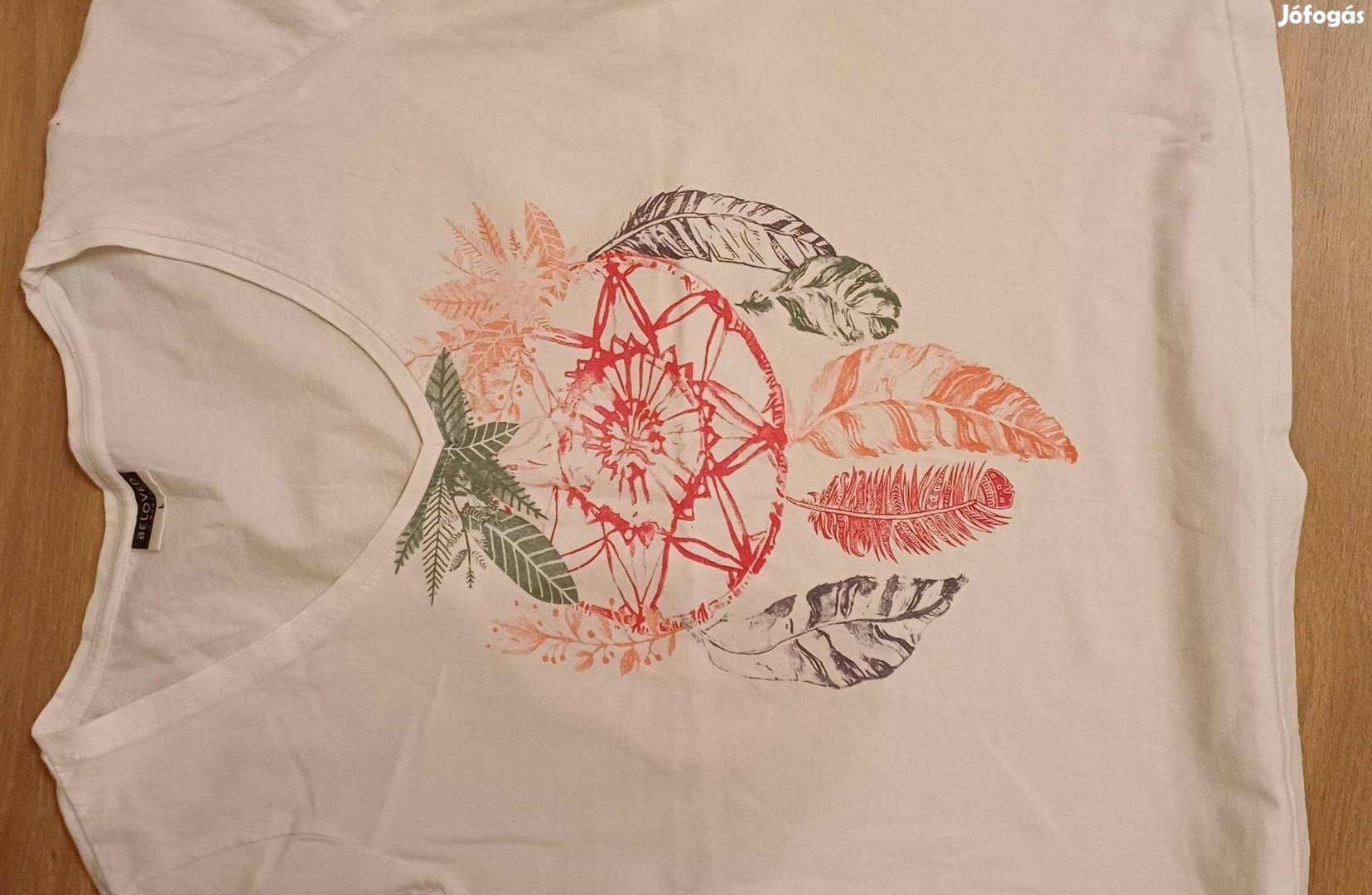 Fehér női póló álomfogó mintával L