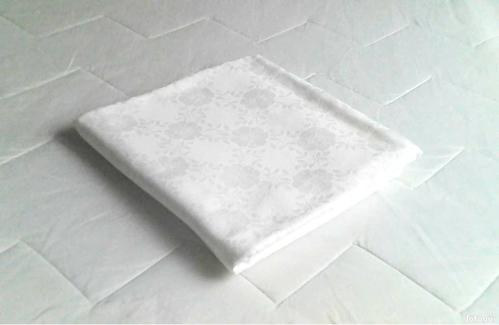 Fehér pamut damaszt abrosz terítő, virágos 150 x 95
