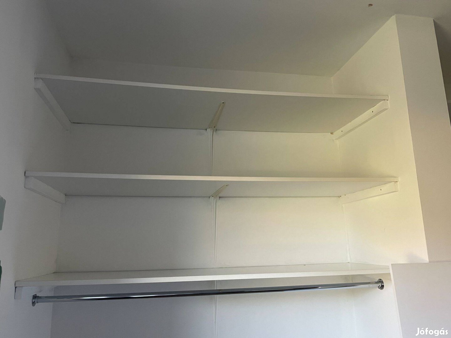 Fehér polcok