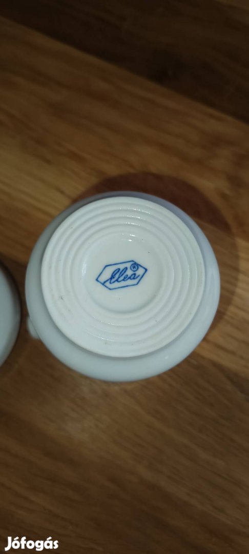 Fehér porcelán tejkiöntő