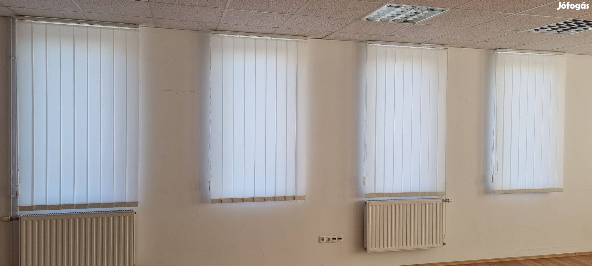 Fehér roletta eladó kb 90 x 240,a kép csak illusztráció !