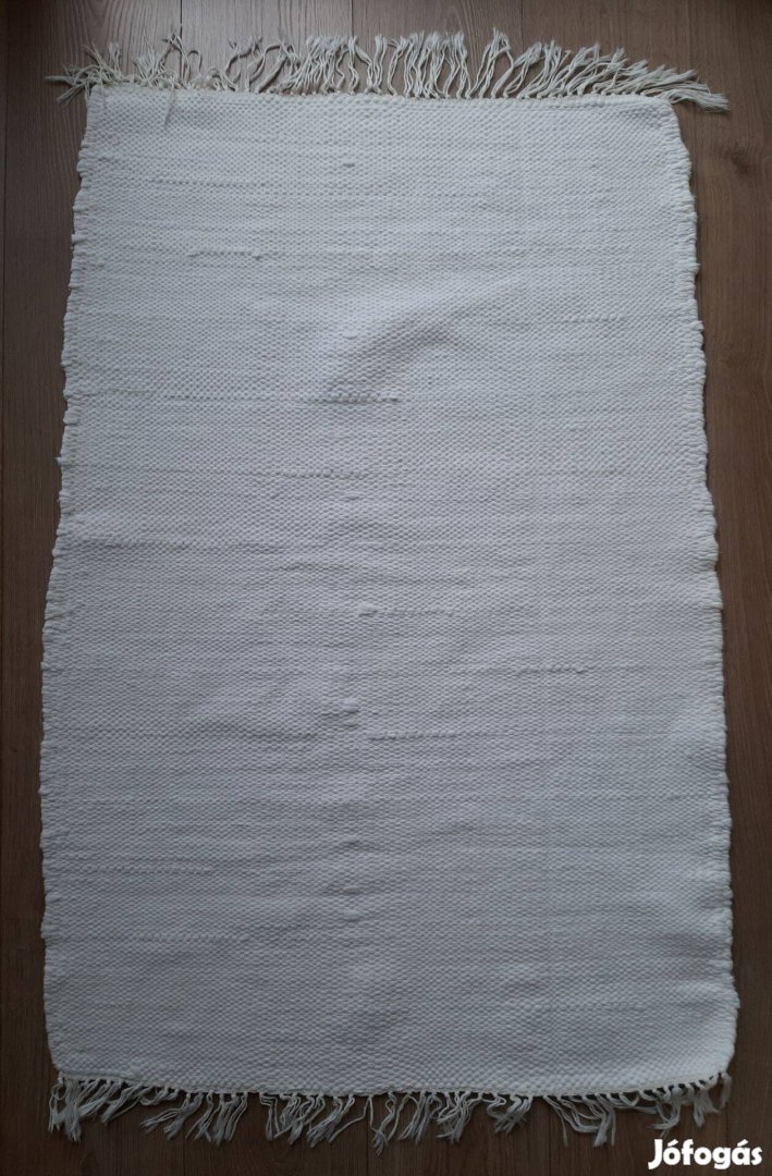 Fehér rongyszőnyeg