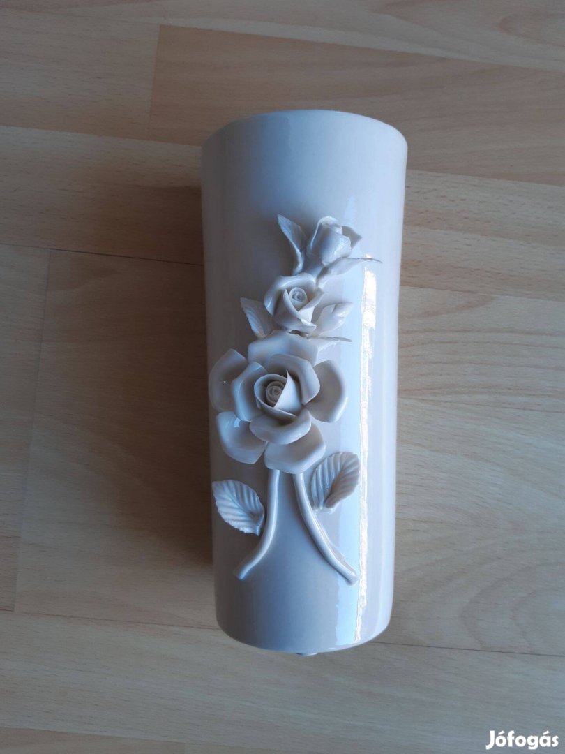 Fehér rózsás kerámia váza