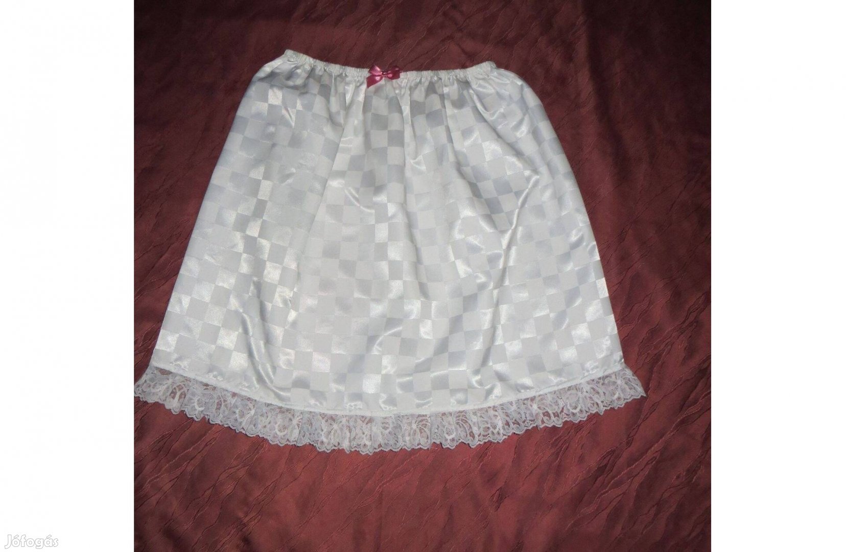 Fehér selyem csipkés alsószoknya h: 58 cm db: 68-130 cm