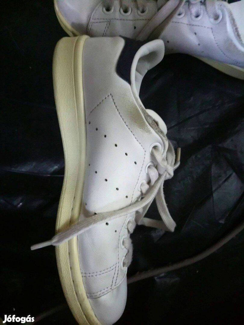 Fehér sportcipő 38