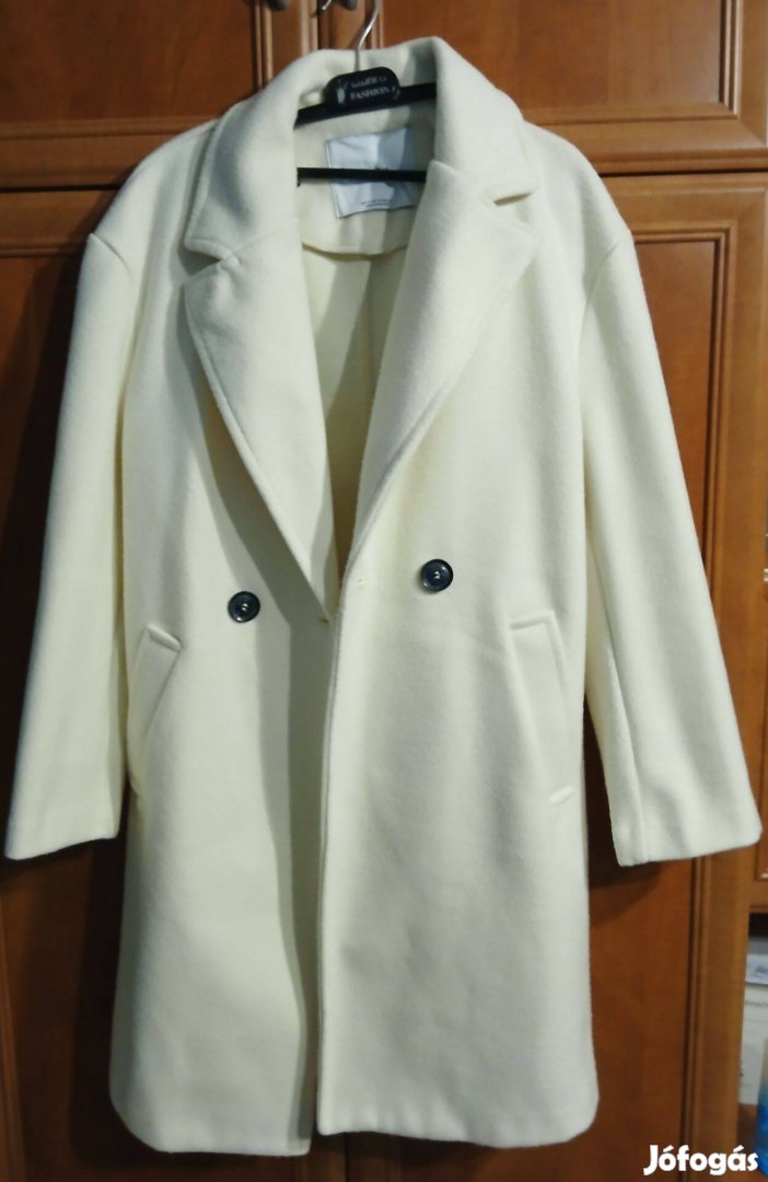 Fehér színű Bershka kabát