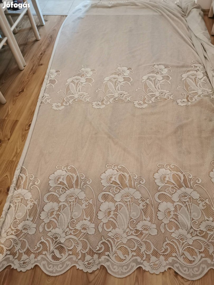 Fehér színű függöny kész 