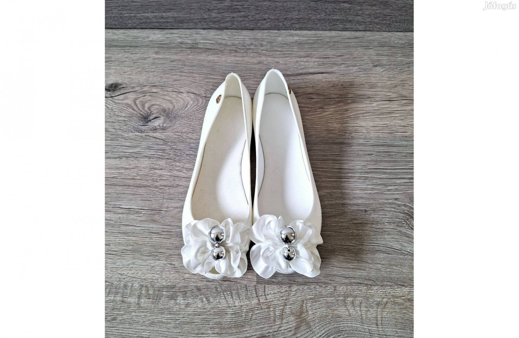 Fehér színű női cipő 37-es