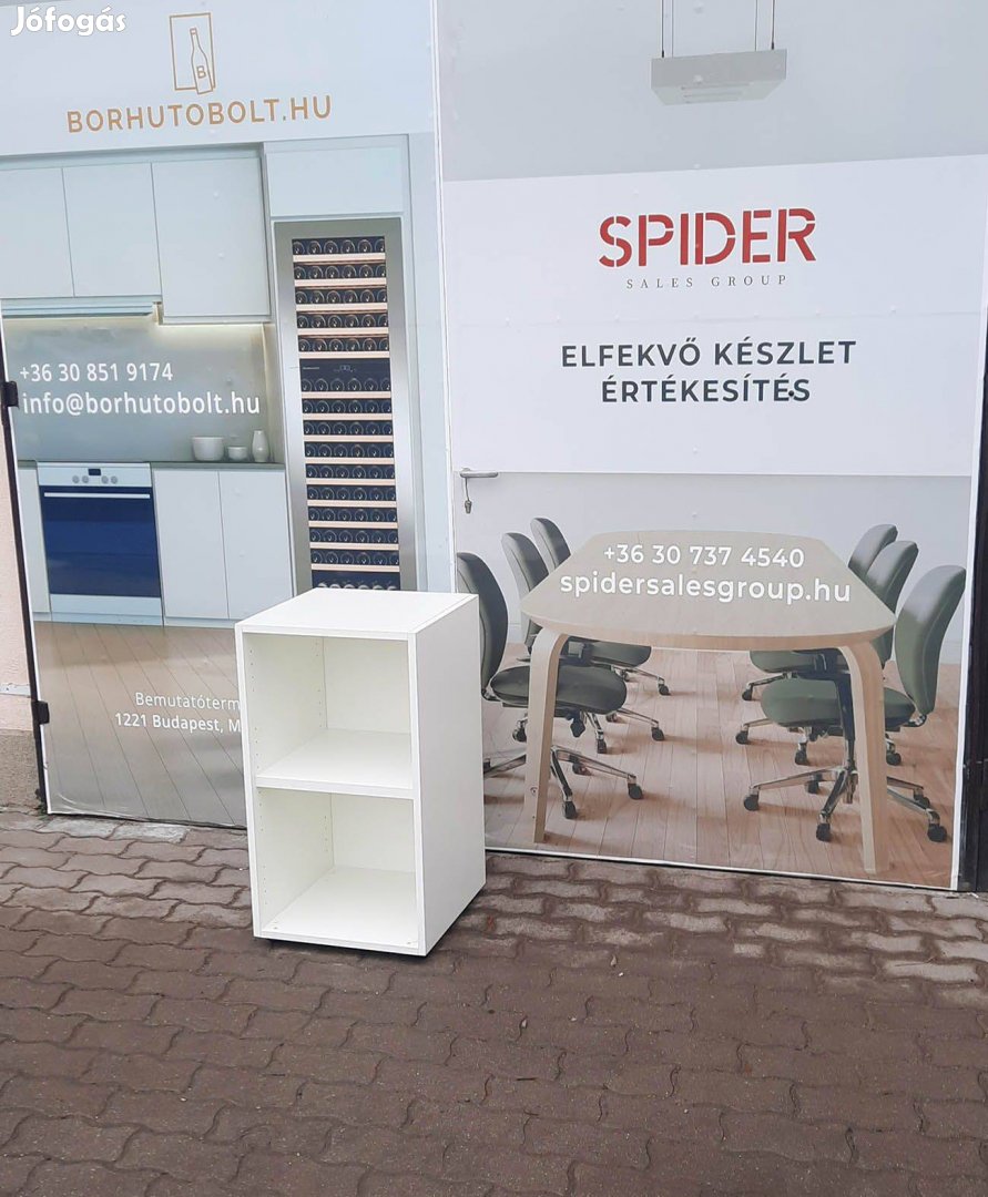 Fehér színű nyitott szekrény, polcos, keskeny - használt irodabútor