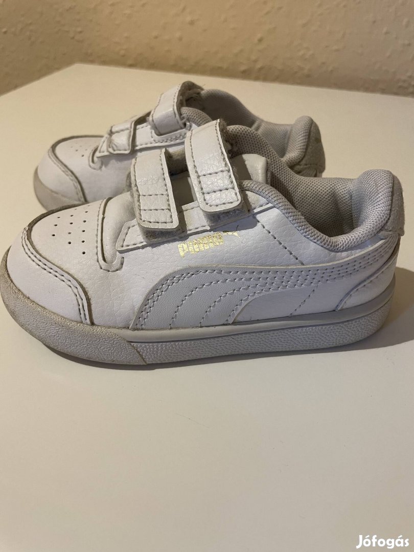 Fehér színű unisex gyerek Puma cipő 24-as méret