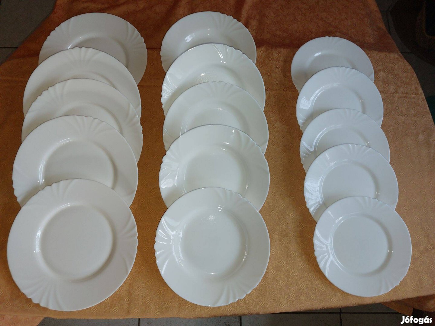 Fehér tányérkészlet eladó 15 darabos