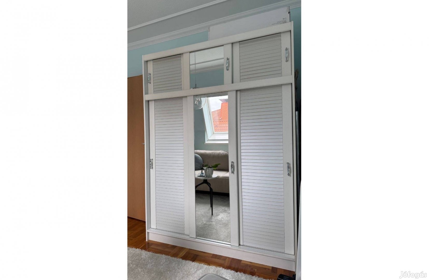 Fehér tolóajtós gardróbszekrény tükörrel 150x53x203cm