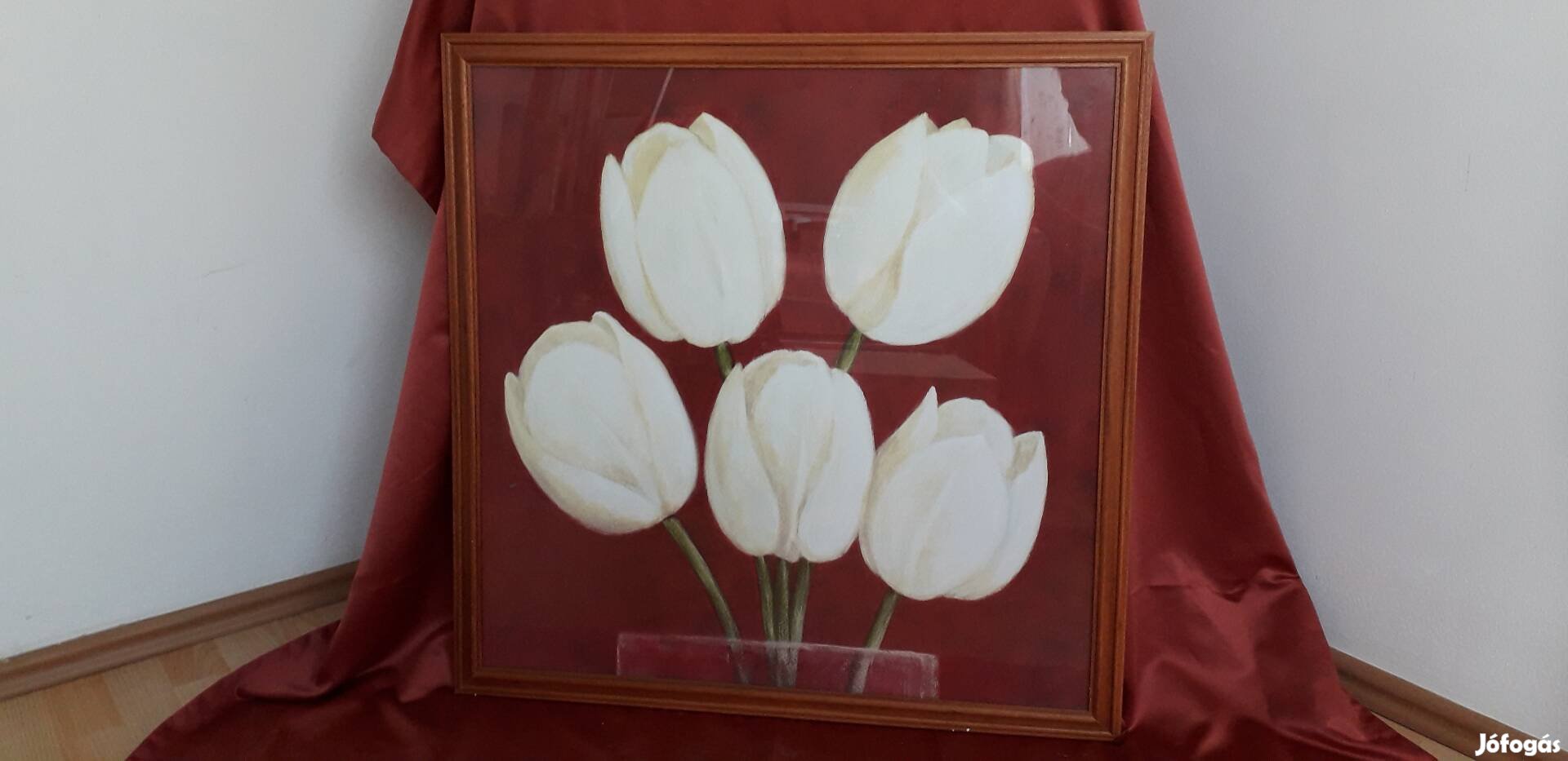 Fehér tulipános csendélet kép üvegezett keretben. 