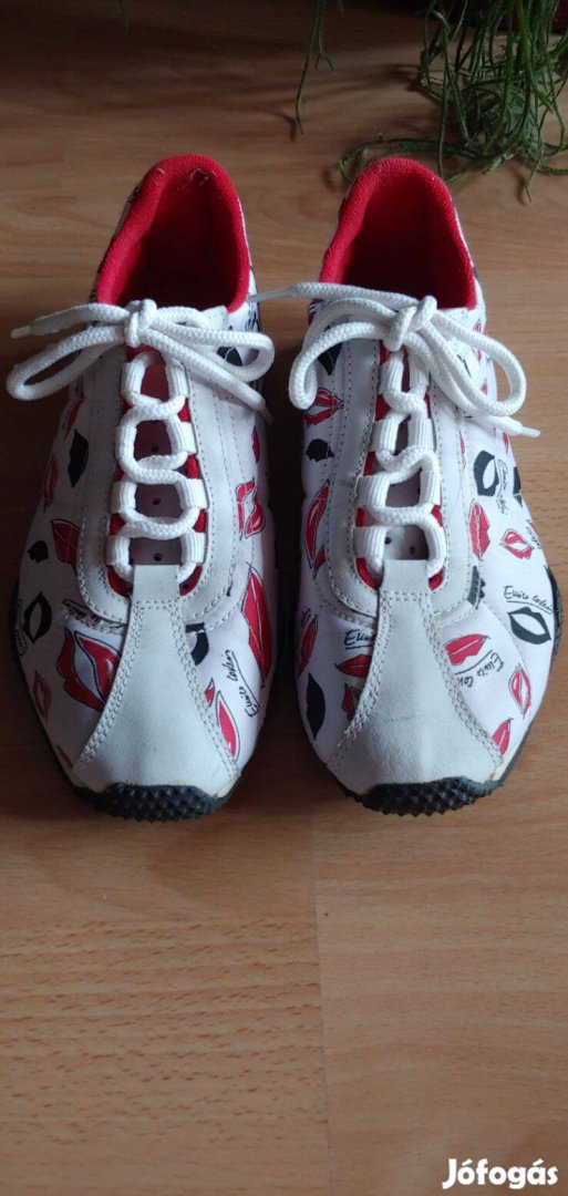 Fehér vászon sneaker / edzőcipő